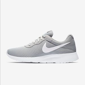 Nike Tanjun Wolf Grey/White Sneaker.  **Like New**